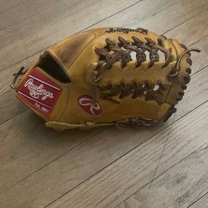 Lightly used Rawlings heart of the hide 11.50